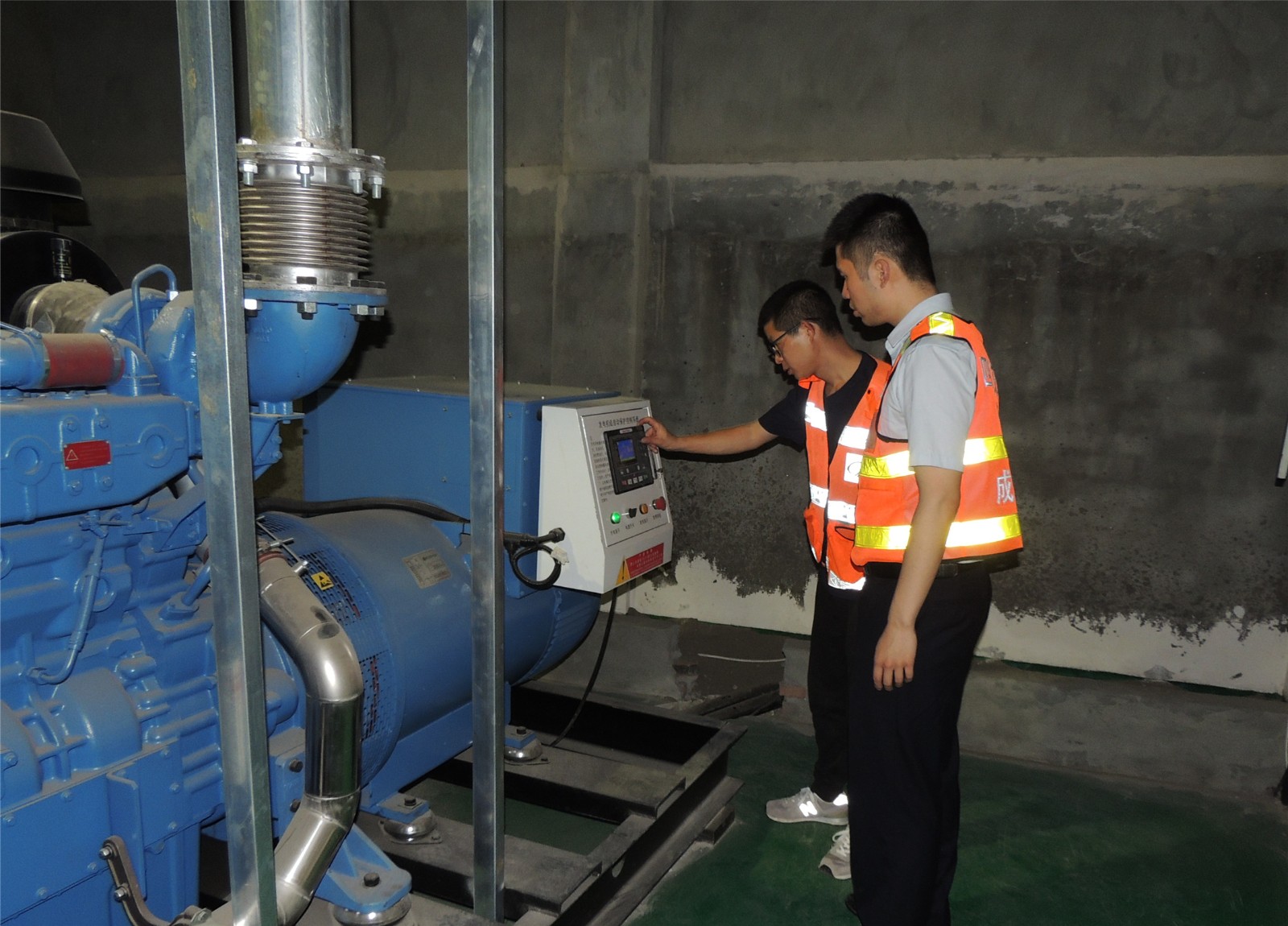 2020.5.25+張皓 唐杰 +成仁分公司做好汛期安全隱患自查工作 (2).jpg